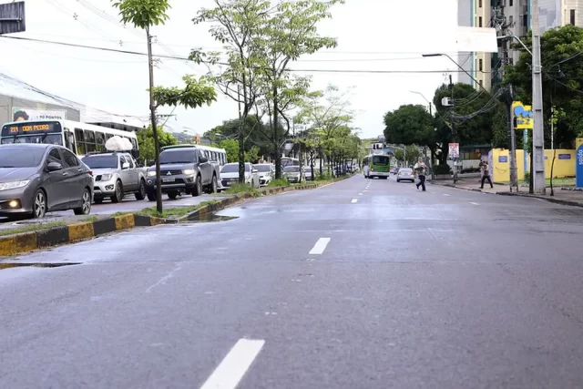 onibus-na-avenida-djalma-batista-em-manaus-foto-joao-viana-semcom