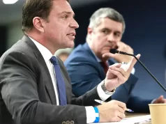 Moraes determina prisão de Ramagem após deputado ser visto em Miami