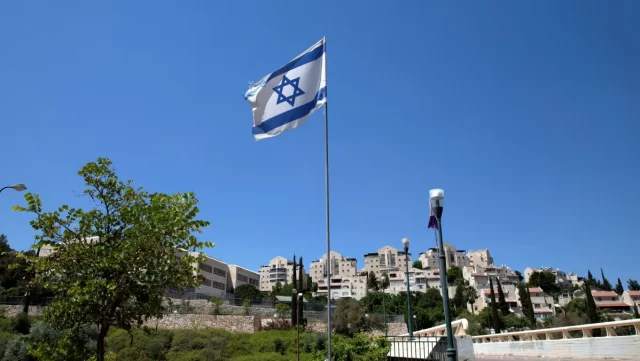 bandeira-israel-assentamento-cisjordania-e1761153853990