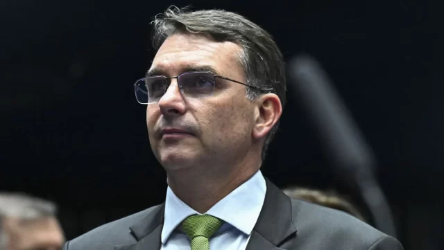 Flavio-Bolsonaro-3-e1764990194148