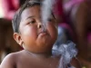 Menino que ficou conhecido por fumar 40 cigarros por dia aos 2 anos na Indonésia cresceu: veja como está hoje Ardi Rizal