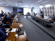 Sem Carlos Bolsonaro, senadores da CPI votam 26 quebras de sigilos nesta quarta