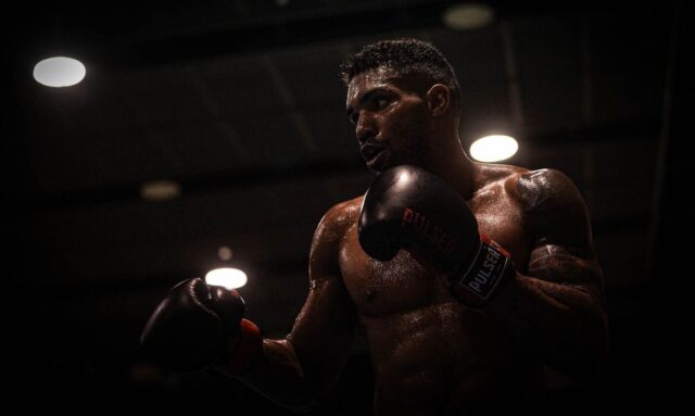 abner_teixeira_boxe_toquio-avanca