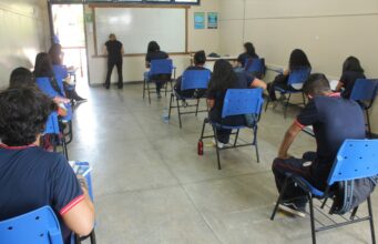 Mais de 426 mil estudantes da rede pública voltam às aulas 100% presenciais em Manaus