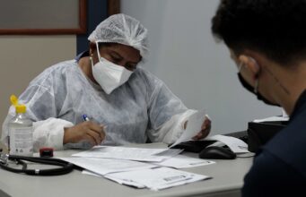 Mais Saúde Manaus tem cinco vagas para médicos com bolsas de R$ 11 mil