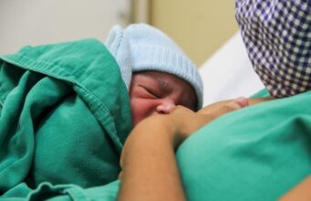 Com estoque crítico de leite materno, Maternidade Dr. Moura Tapajóz pede doações em Manaus