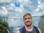 Americano que mora no Brasil faz sucesso na web ao compartilhar pegadinhas da língua portuguesa