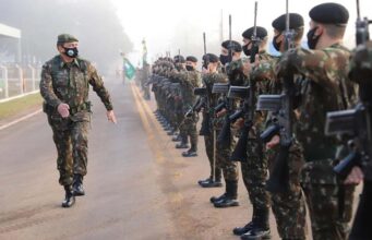 Militares devem se vacinar, usar máscara e não divulgar fake news, determina Exército