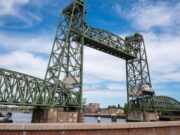 Holanda pode desmontar ponte histórica para abrir caminho a suposto iate de Bezos