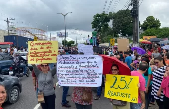 Professores da rede estadual entram em greve e alunos ficam sem aulas no AM