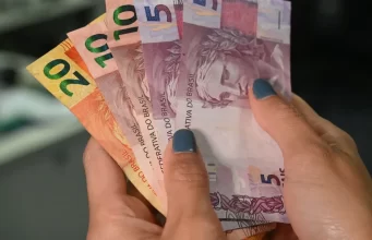 Auxílios pagos indevidamente no período eleitoral correspondem a R$ 1,97 bilhão, aponta CGU