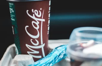 Cliente se queima com café e processa McDonald’s nos EUA
