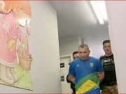 Justiça prorroga prisão de técnico de vôlei flagrado dormindo com atletas adolescentes em Manaus