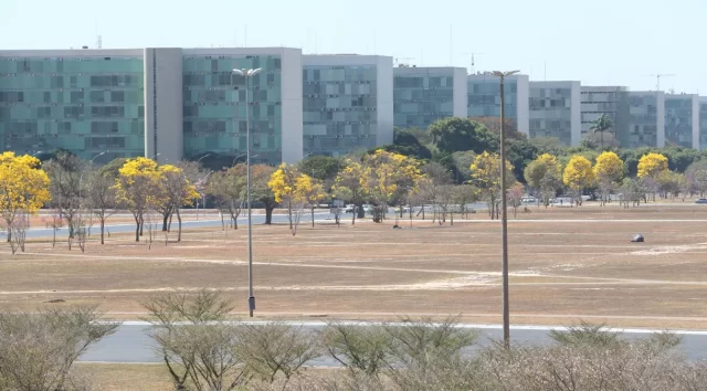 esplanada_dos_ministerios_brasilia_11