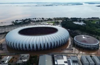 Chuvas no RS: água invade o gramado do Beira-Rio; veja imagens