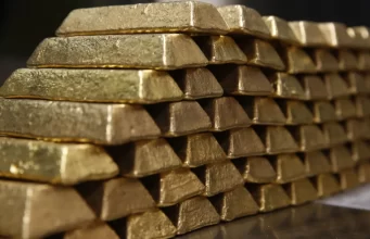 Ouro fecha com ganhos, com auxílio do recuo do dólar