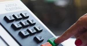 TSE racha sobre cerco a canais de WhatsApp nas 48h que antecedem eleição