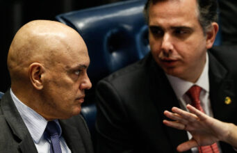 Oposição entrega pedido de impeachment de Moraes a Pacheco