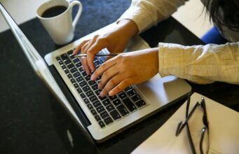 Estudo mostra relação entre dependência da internet e ideação suicida
