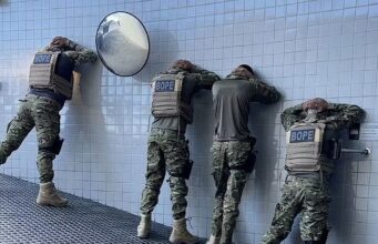 Criminosos com farda do Bope tentam assaltar joalheria e são presos em Maceió