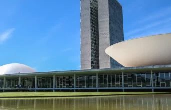 Projeto que susta regras de aborto legal em crianças avança na Câmara