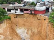 Cratera cresce após forte chuva em Manaus e causa risco de desabamento na Zona Norte