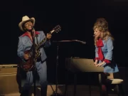 Dueto de Lady Gaga e Bruno Mars é a música mais ouvida no Spotify em 2025