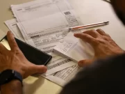 Salário mínimo de R$ 1.621 começa a ser pago nesta segunda