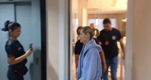 Justiça concede liberdade à ex-chefe de gabinete de David Almeida presa em operação contra núcleo político do CV no Amazonas
