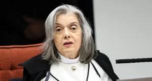 Cármen Lúcia vota para condenar Eduardo Bolsonaro por difamação