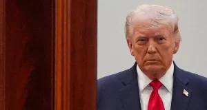 Trump diz que Irã deveria levantar a “bandeira branca da rendição”