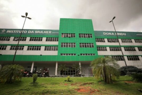 Jovem dá à luz em banheiro de maternidade de Manaus; profissionais são afastados