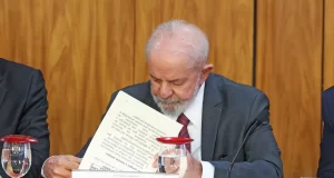 Lula veta lei que reconhece estágio como experiência profissional