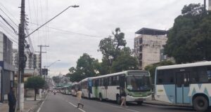 Rodoviários fazem paralisação em Manaus contra a escala 6×1