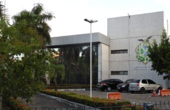 Governo do AM propõe usar recursos de fundo destinado a pequenos negócios para pagar despesas até fim de 2026