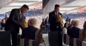 Ronaldo Fenômeno leva taça da Copa do Mundo para Trump encostar em camarote