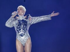Xuxa ironiza comentários sobre figurino da turnê: ‘Último voo da virilha’