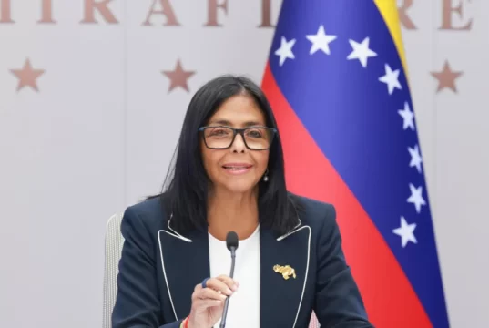 Quase todos os chefes do governo de La Guaira morreram, diz Delcy Rodríguez