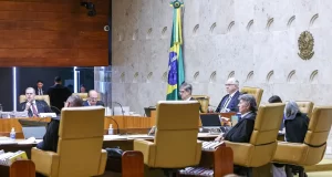 Tribunais descumprem limite a penduricalhos e salários chegam a R$ 1 milhão