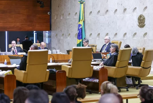Tribunais descumprem limite a penduricalhos e salários chegam a R$ 1 milhão