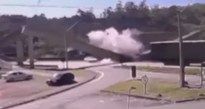 Motorista é preso em flagrante por colisão com passarela na Fernão Dias