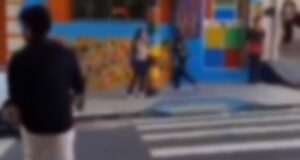 Vídeo de homem com buquê tentando abordar estudante repercute e vira caso de polícia no AM