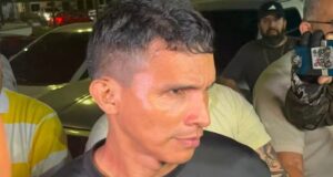 Chacina que deixou três mortos em Manaus ocorreu após vítima negar dinheiro para suspeito pagar dívida de R$ 16 mil, diz delegado