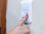 Defensoria abre canal para denúncias sobre possível aumento na conta de luz no AM; veja como relatar
