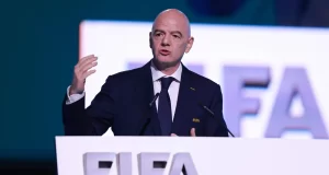 Dirigentes se distanciam de Infantino em meio a batalha de poder na Fifa