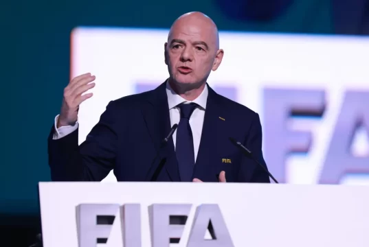 Dirigentes se distanciam de Infantino em meio a batalha de poder na Fifa