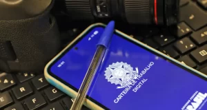 Desemprego cai para 5,3%, o menor para o trimestre terminado em julho