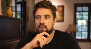 Rafael Cardoso agradece apoio da família durante tratamento químico