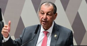 Relator da CCJ rejeita emendas da oposição que buscavam manter 6×1