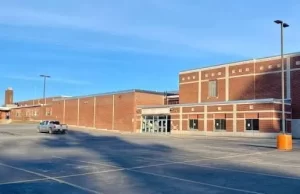 Aluna do ensino médio é suspensa no primeiro dia de aula por trazer café